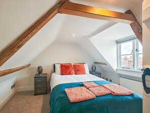 Iron/ironing board, travel cot, free WiFi, bed sheets - 4 Bed in Lymington (oc-c41423) (Lymington)