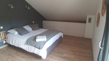 Iron/ironing board, WiFi, bed sheets