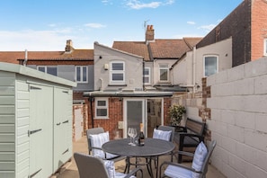 Outdoor dining - 3 Bed in East Runton (oc-n40271) (East Runton)