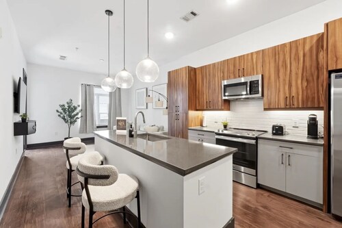 Cozy 1-bedroom condo in amazing Atlanta West Midtown- with gym and roof top pool