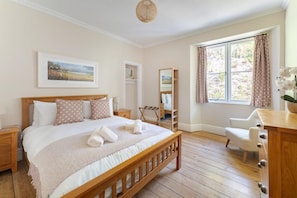 Bügeleisen/Bügelbrett, Reisekinderbett, kostenloses WLAN, Bettwäsche