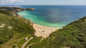 A coastal beach with a clear view of the sea and a path leading to the beach. - 1 Bed in Lamorna Cove, (oc-h40239) (Lamorna)