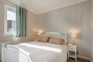 Bügeleisen/Bügelbrett, Reisekinderbett, kostenloses WLAN, Bettwäsche