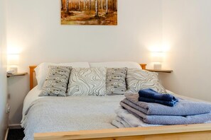 Free WiFi, bed sheets - 1 Bed in Upton Cross (oc-c34217) (Caradon Town)