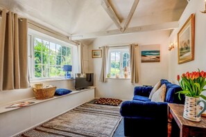TV, fireplace - 1 Bed in Upton Cross (oc-c34217) (Caradon Town)