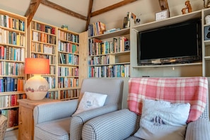 TV, fireplace - 2 Bed in Polruan (oc-h41419) (Fowey)