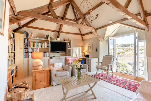 TV, fireplace - 2 Bed in Polruan (oc-h41419) (Fowey)