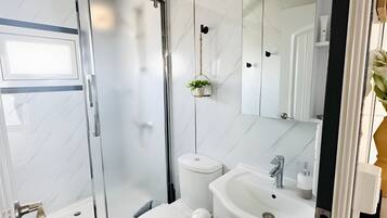 Dusche, Handtücher, Seife, Toilettenpapier
