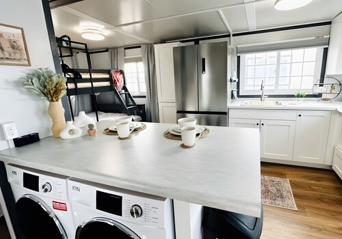 Private Studio Suite with Queen and Bunk Beds, Full Kitchen and In-Unit Laundry