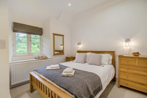Bügeleisen/Bügelbrett, Reisekinderbett, kostenloses WLAN, Bettwäsche