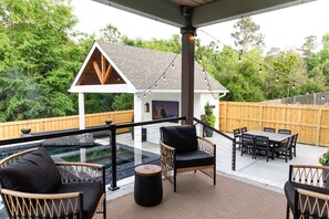 Outdoor dining - ANWA & Masters 2026 Luxury Home l 4 BR, Resort Pool and Swim - Up Bar l (evans)