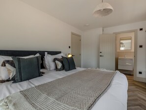 WiFi (free), bed sheets