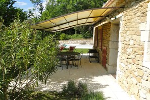 Outdoor dining - Le Mazet Provençal with Private Pool (Colonzelle)