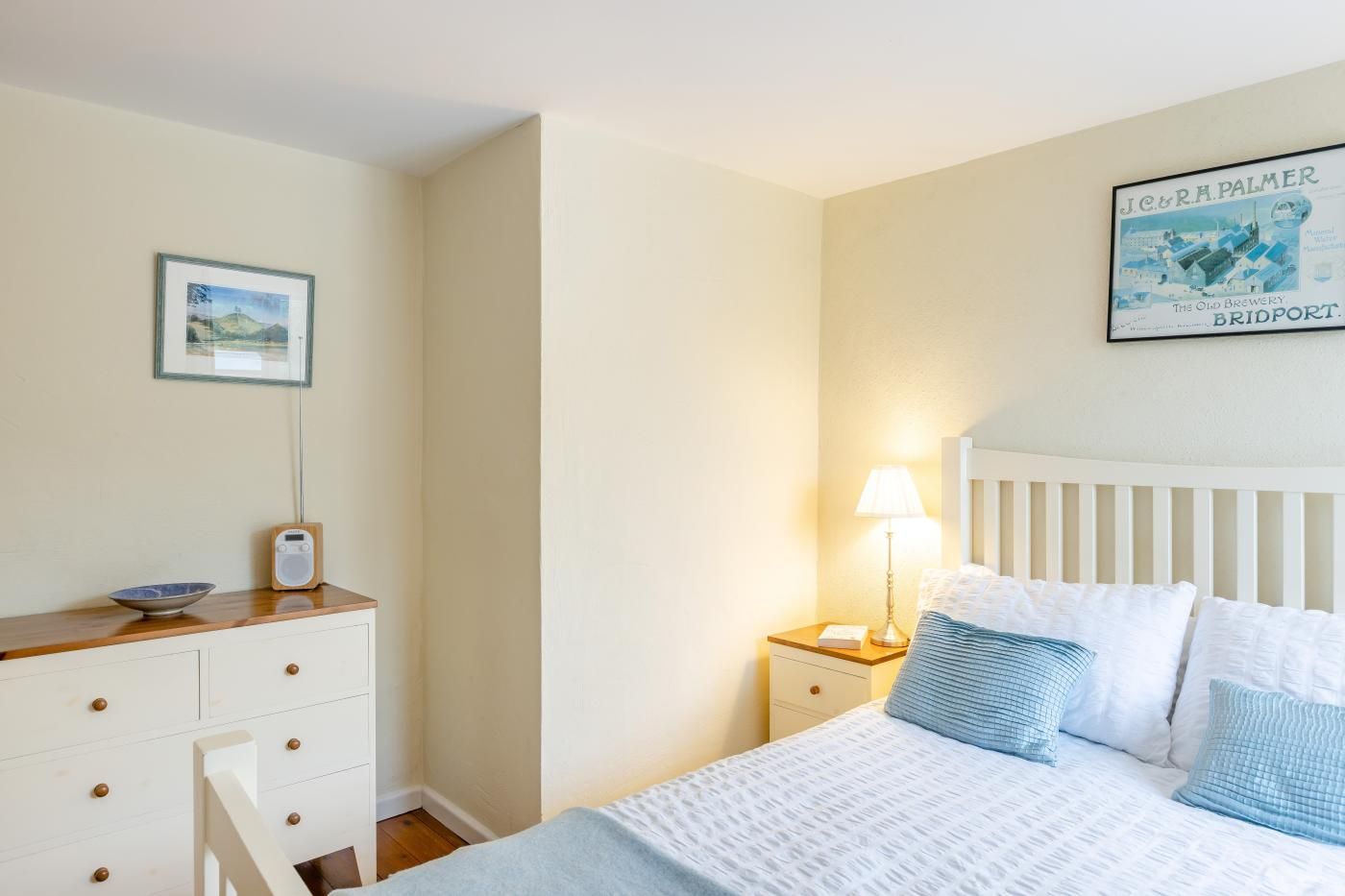 2 bedrooms, travel cot, free WiFi, bed sheets