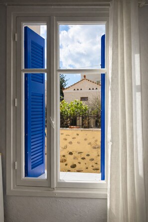 Interior - Bright Authentic Cycladic Home, Walk to Ermoupoli Center (Ermoupoli)