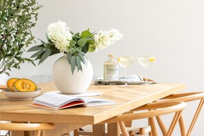 Dining - 4 Bed in Rock (oc-l50184) (Rock)