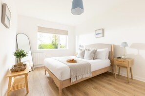 Bügeleisen/Bügelbrett, Reisekinderbett, kostenloses WLAN, Bettwäsche