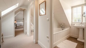 A bedroom with a bed, a bedside table, and a nightstand. - 2 Bed in Stoke (oc-c41361) (Stoke)
