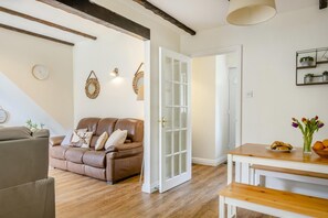 TV - 2 Bed in Shanklin (oc-c36037) (Shanklin)