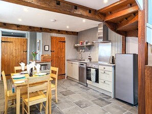 Microwave, oven, dishwasher, high chair - 2 Bed in Dulverton (oc-h34793) (Brushford)