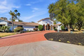 Exterior - 2 Homes in 1 Pickleball Court & Hidden Speakeasy (Scottsdale)