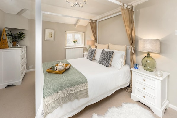 Iron/ironing board, travel cot, free WiFi, bed sheets - 2 Bed in Warkworth (oc-coq123) (Warkworth)