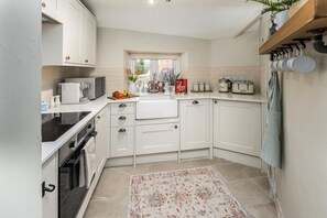 Oven, dishwasher, high chair, cookware/dishes/utensils - 2 Bed in Warkworth (oc-coq123) (Warkworth)