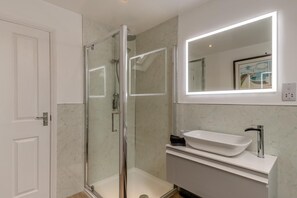 Bathroom - 3 Bed in Scremerston (oc-w42466) (Scremerston)