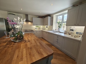 Microwave, oven, dishwasher, high chair - 3 Bed in Scremerston (oc-w42466) (Scremerston)