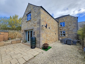 Outdoor dining - 3 Bed in Scremerston (oc-w42466) (Scremerston)
