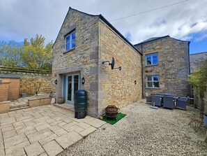 A stone house with a patio, a fire pit, and outdoor seating. - 3 Bed in Scremerston (oc-w42466) (Scremerston)