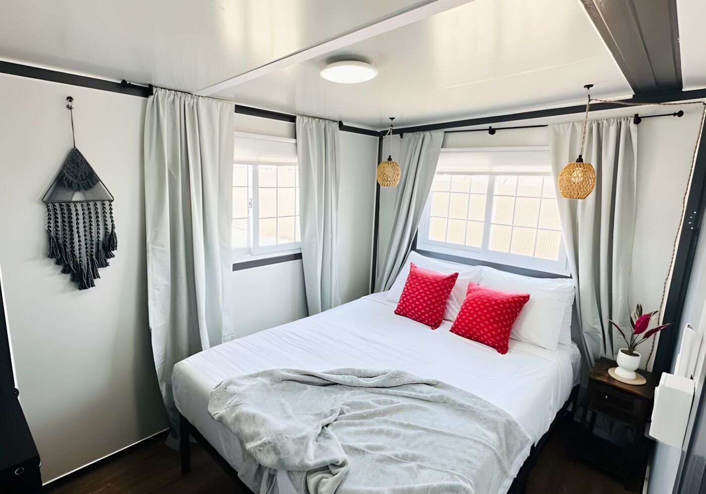 2 bedrooms, WiFi, bed sheets