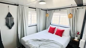 2 bedrooms, WiFi, bed sheets