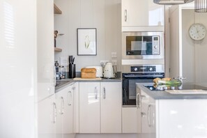 Microwave, oven, dishwasher, high chair - 2 Bed in Burnham Market (oc-s42081) (Burnham Market)