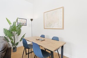 Dining - 2 Bed in Ambleside (oc-lr241) (Ambleside)