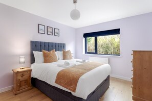 Iron/ironing board, travel cot, free WiFi, bed sheets - 2 Bed in Ambleside (oc-lr241) (Ambleside)