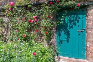 Exterior detail - 2 Bed in Ticknall (oc-m39082) (Ticknall)
