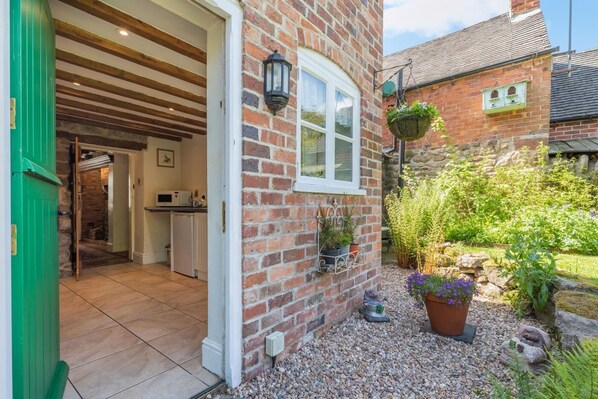 Exterior - 2 Bed in Ticknall (oc-m39082) (Ticknall)