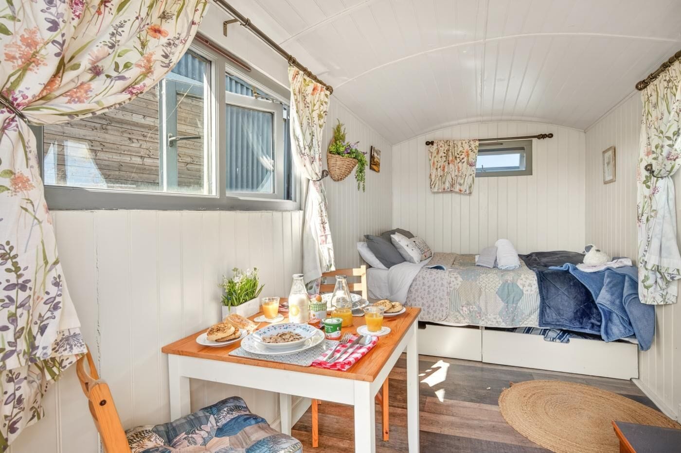 1 bedroom, iron/ironing board, bed sheets