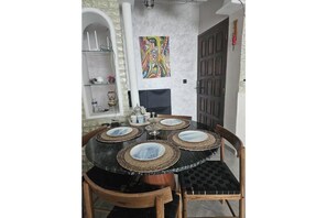 Dining - Appart Nina | Digital Access | 9 min to the TGV Station • Steps from CTM (Tanger)