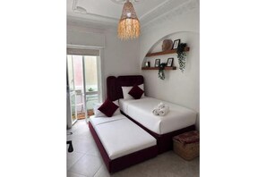 Room - Appart Nina | Digital Access | 9 min to the TGV Station • Steps from CTM (Tanger)