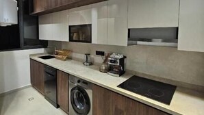 Coffee/tea maker, fridge, oven, stovetop - Appart Nina | Digital Access | 9 min to the TGV Station • Steps from CTM (Tanger)