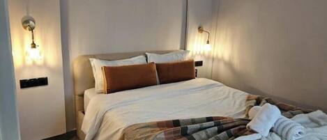 2 bedrooms, desk, iron/ironing board, travel cot