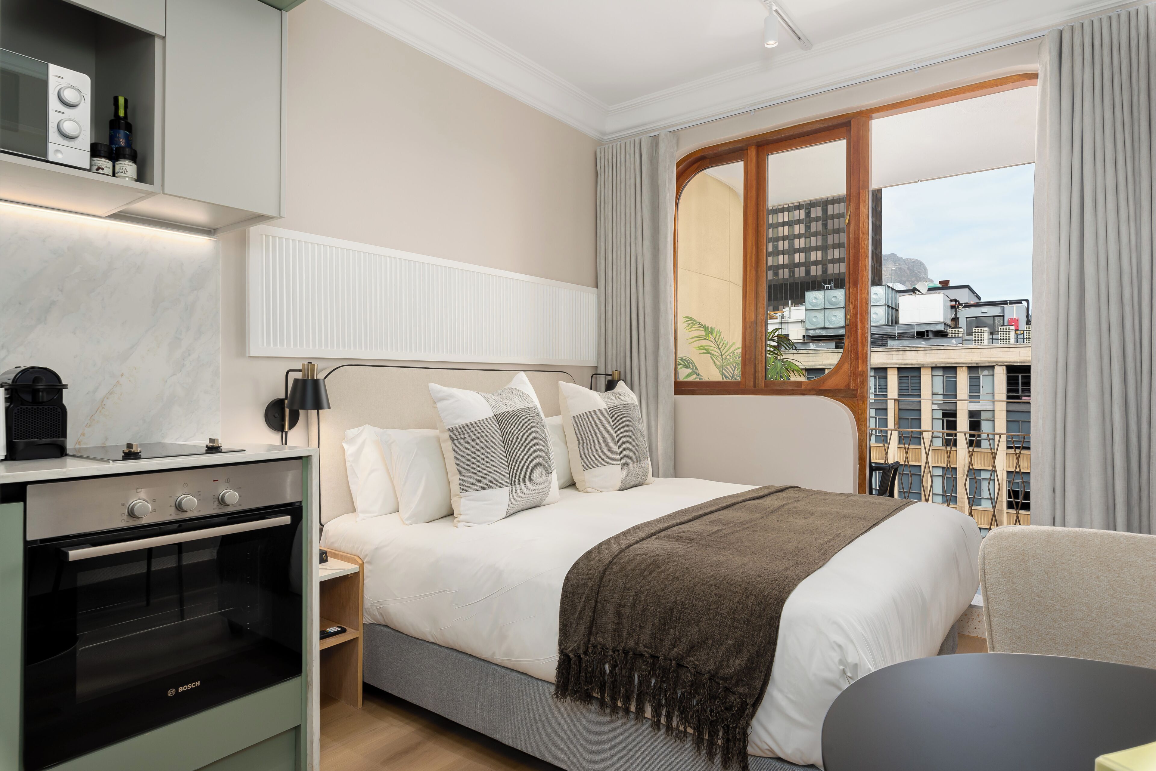 Charlie And The Chairman | Modern Cbd Apartment - Cape Town