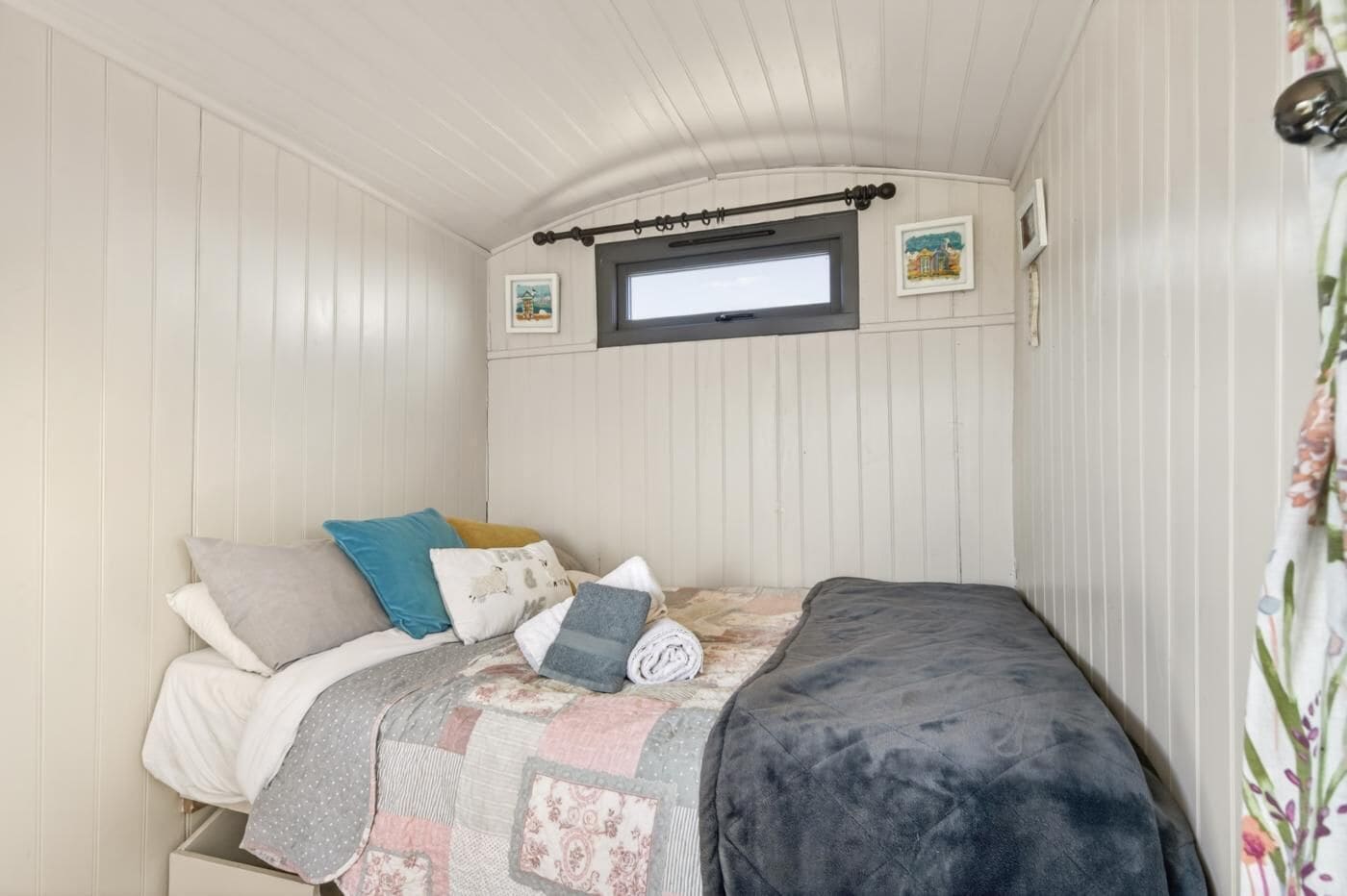 1 bedroom, iron/ironing board, WiFi (free), bed sheets