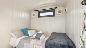 1 bedroom, iron/ironing board, WiFi (free), bed sheets