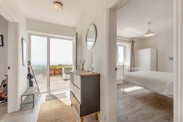 Iron/ironing board, free WiFi, bed sheets - 2 Bed in Coulderton Beach (oc-s2459) (Coulderton)