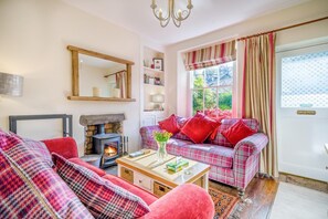 TV, fireplace - 3 Bed in Ambleside (oc-g42443) (Ambleside)