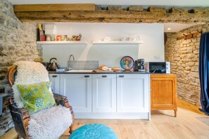 Interior - 1 Bed in Alhampton (oc-t42458) (Alhampton)