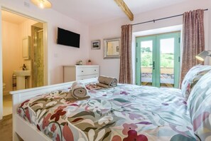 Iron/ironing board, free WiFi, bed sheets - 4 Bed in Beguildy (oc-t41741) (Beguildy)
